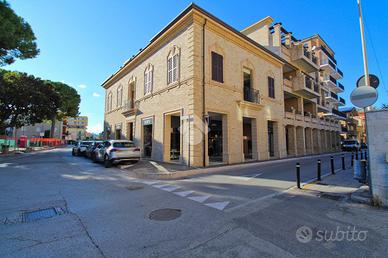 3 LOCALI A PORTO RECANATI