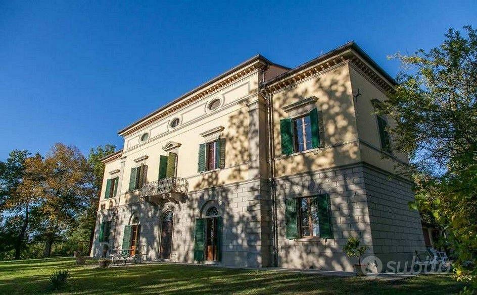Rustico / Casale di 700 m² con più di 5 locali e b - Vista 2
