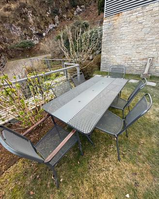 Set tavolo e sedie da esterno