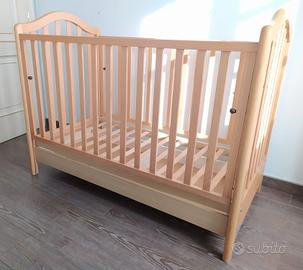 Lettino in legno per bambini