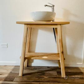Mobile e top bagno in legno massello su misura