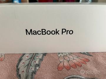 Macbook pro 13’’ con touch bar e retina
