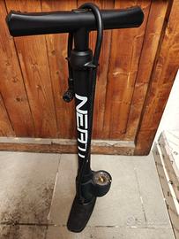 Pompa bici universale a Piede NEATT Composite 24''