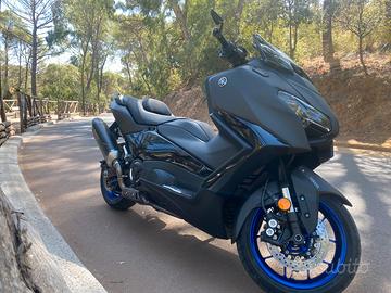 YAMAHA TMAX 560 ICON BLACK-GARANZIA YAMAHA 7 ANNI