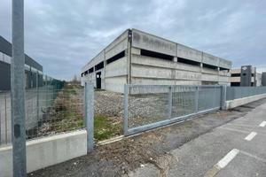 Capannone di 2000mq altezza 8 metri