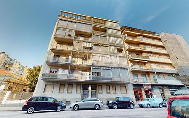 2 LOCALI! LIBERO SUBITO! ZONA COMODA AI SERVIZI! D