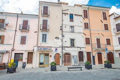 3 LOCALI A BORGO VELINO