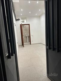 Piccolo locale commerciale Napoli