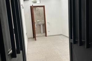 Piccolo locale commerciale Napoli