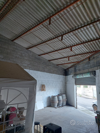 Casa e magazzini a Cabras