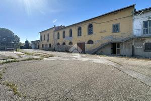 CAPANNONE A SANTA CROCE SULL'ARNO
