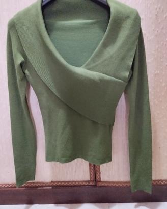 maglione verde di moda
