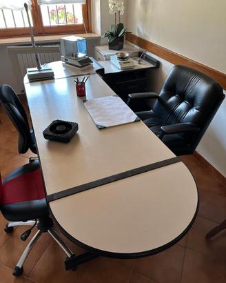 Scrivania cassettiera e armadio ufficio