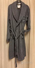 Vestaglia grigia, uomo felpata