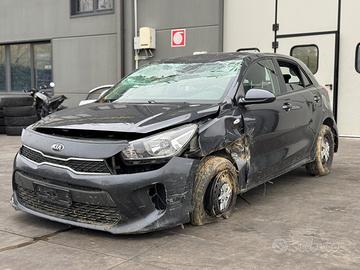 KIA RIO per ricambi usati G4LA