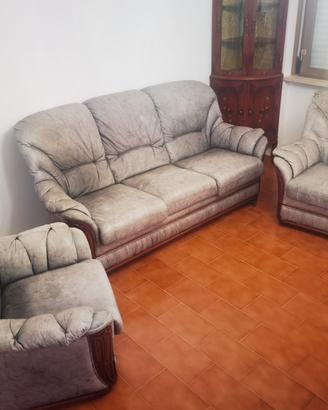 Divano e due poltrone