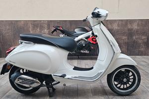 Vespa Sprint 50 cc 4T 4V (2017)-9.600 km percorsi