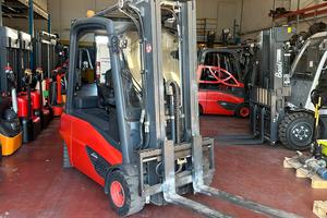 Carrello elevatore elettrico marca Linde portata 2