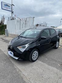 Toyota Aygo Connect 1.0 VVT-i 72 CV 5 porte x-play