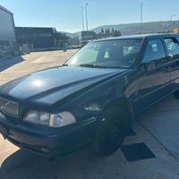 VOLVO V70 per ricambi usati