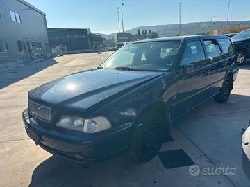 VOLVO V70 per ricambi usati