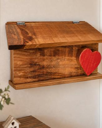 Casetta in legno con cuore artigianale 