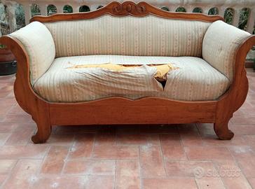 divano d 'epoca da restaurare 