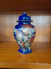 Potiche in porcellana blu, manifattura Kutani