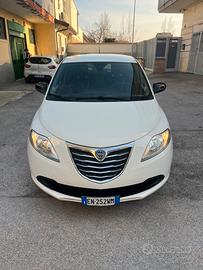 Lancia y 900 twinair benz/metano 85 cv PARI NUOVO