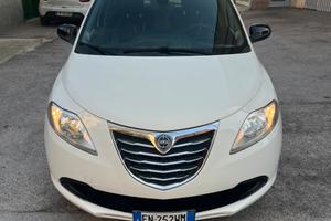 Lancia y 900 twinair benz/metano 85 cv PARI NUOVO