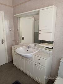 Mobile bagno laccato bianco piano marmo Carrara 