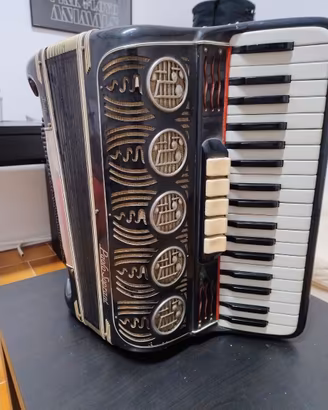 Fisarmonica Paolo Soprani modello Italia