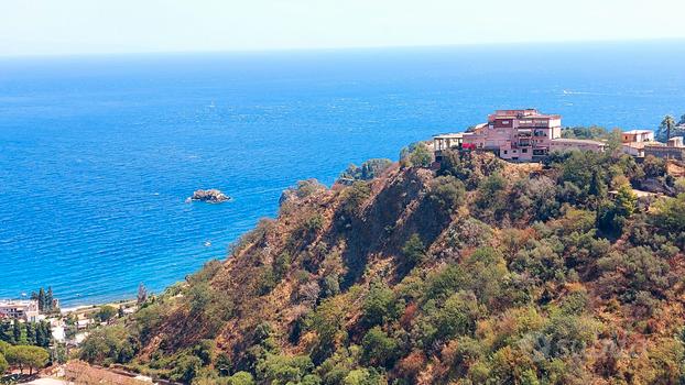 Taormina ampio e centrale e con grande terrazza