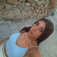 Cameriera-barista o commessa