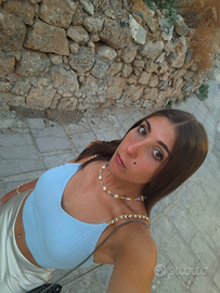 Cameriera-barista o commessa