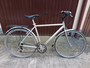 Bici alluminio con marce e ruota 28"