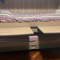 Letto mobile attrezzato con ruote