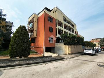 4 LOCALI A SOMMA VESUVIANA