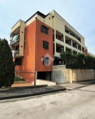 4 LOCALI A SOMMA VESUVIANA