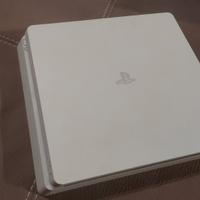 PLAYSTATION 4 SLIM