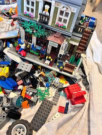 Lego sfusi e misto con una scatola