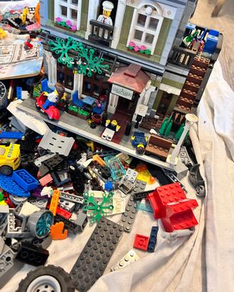 Lego sfusi e misto con una scatola