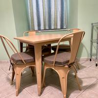 Arredo cucina in metallo: tavolo + 4 sedie