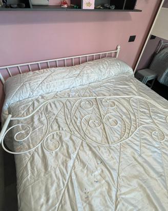 Letto matrimoniale in acciaio e materasso