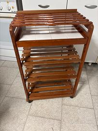 Carrello in legno con ruote da cucina