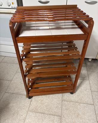 Carrello in legno con ruote da cucina