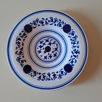 Piatto ceramica bianca blu Museo Padovani Faenza