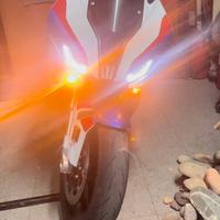 Frecce e tappi specchio bmw s1000rr