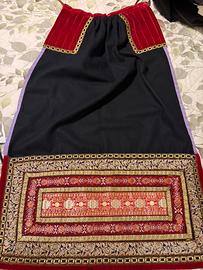 Franda ( grembiule) del costume  da donna di Nuoro