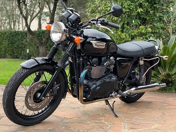 Triumph Bonneville T100 Black Edition